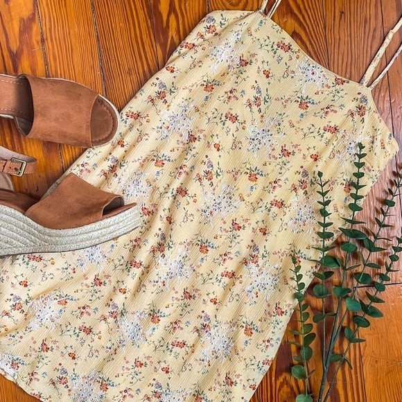 American Eagle Outfitters Dresses & Skirts - AE floral dress.